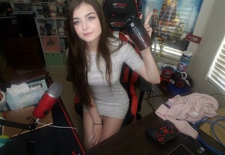 Aruuu pretty actress img