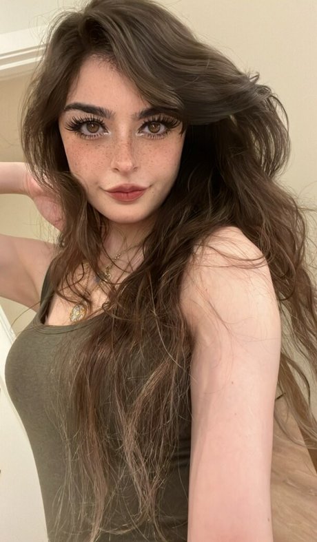 Aruuu nudes model photo