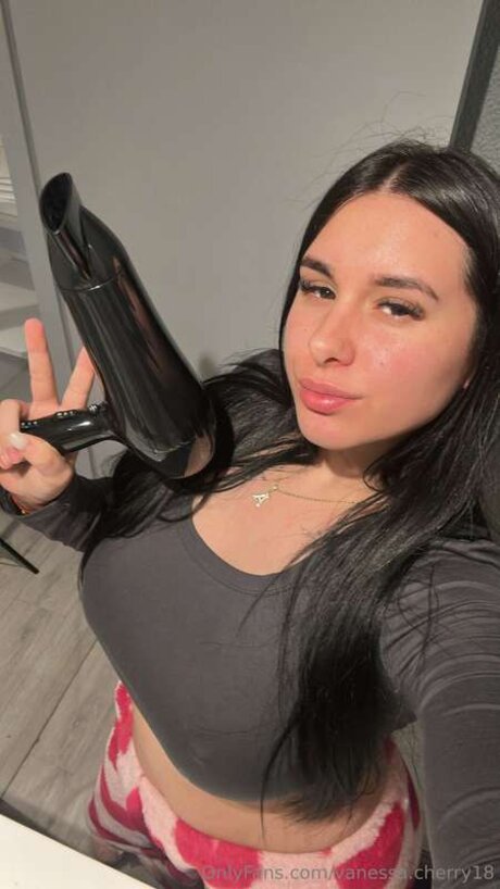 Vanessa Cherry18 star erotic pic