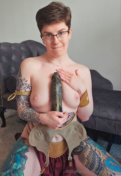 Verohairy nudes actress gallery