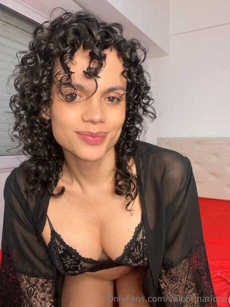 Valentinaricco naked model img