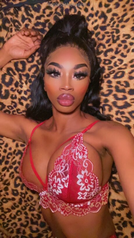 Toplesstherapist nice actress image