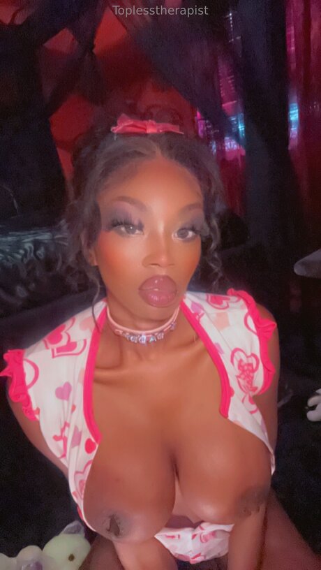 Toplesstherapist exclusive actress picture