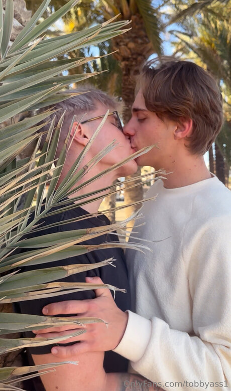 Tobbyass1 pornstar nude photos