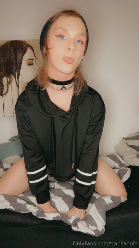 Transangie model sexy img