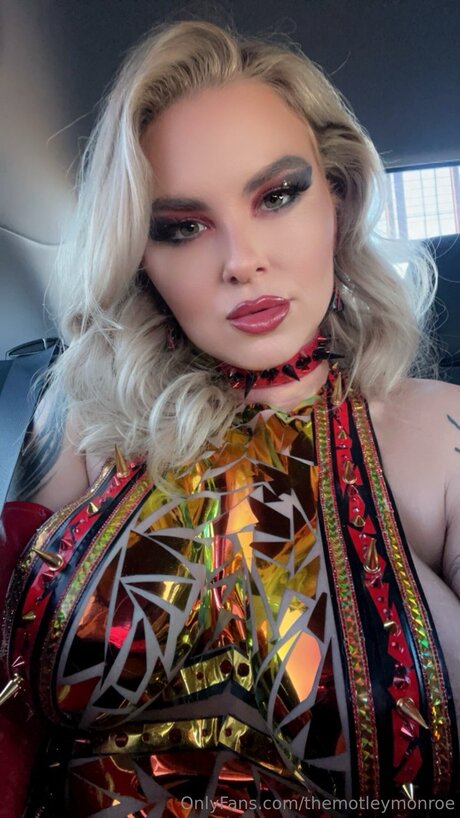 Themotleymonroe star hd pic