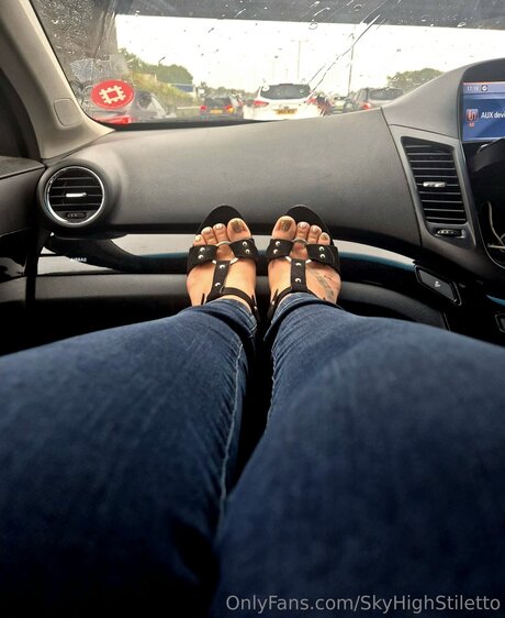 Skyhighstiletto star art archive