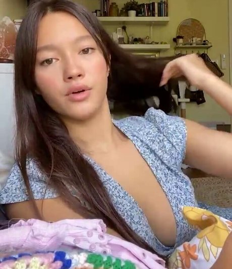 Lilychee model nude image