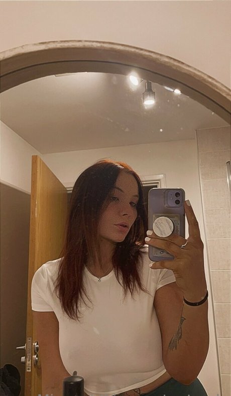 Mirrorgirlkim star photo