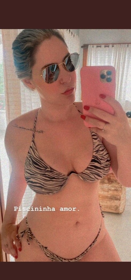 Nahzinhaa erotic actress photos