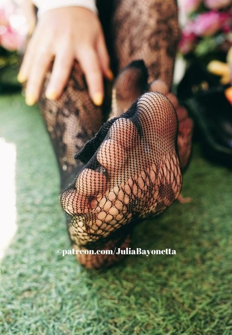 Julia Bayonetta exclusive actress photos