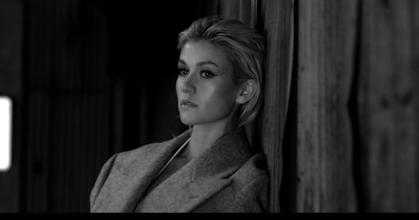 Katherine McNamara star sexy picture