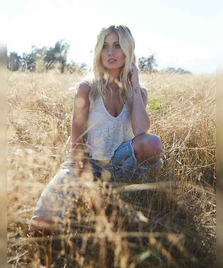 Katherine McNamara pornographic star pictures