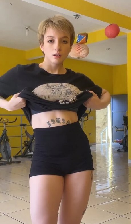 Akemy Sama model sexy picture