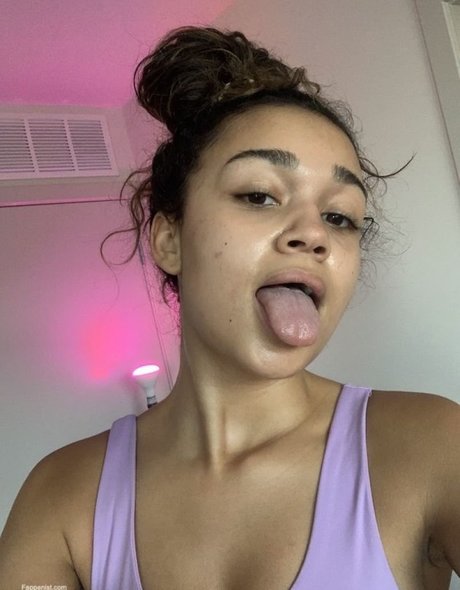 Madison Bailey beautiful actress picture