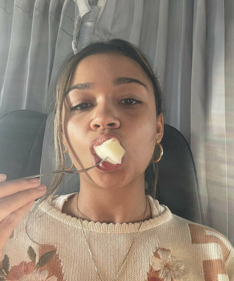 Madison Bailey sexy actress archive