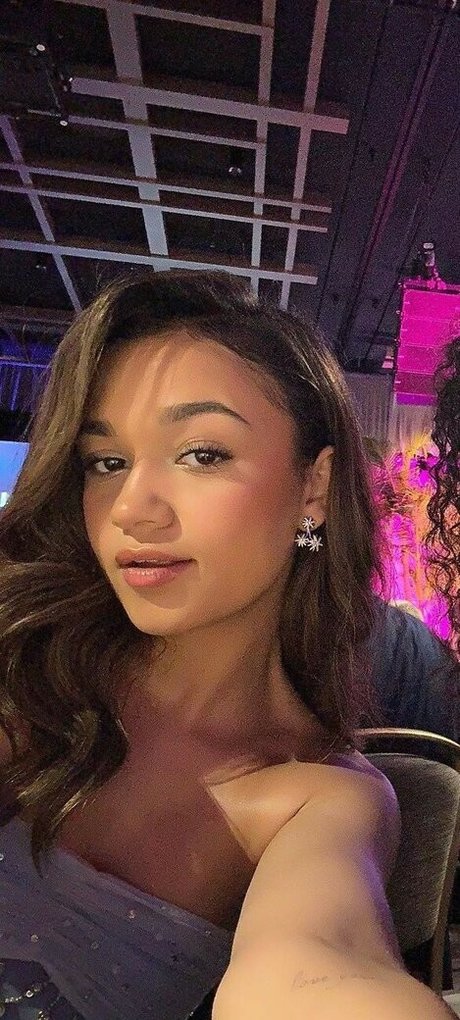 Madison Bailey hot star image