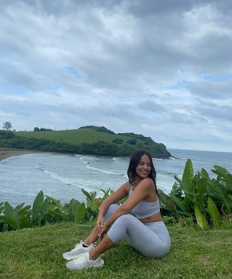 Fiona Barron hot model pic