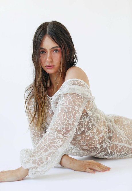 Ella Cervetto exclusive model image