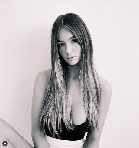 Ella Cervetto nude model galleries