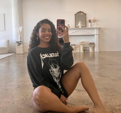 Malaika Terry nude model gallery