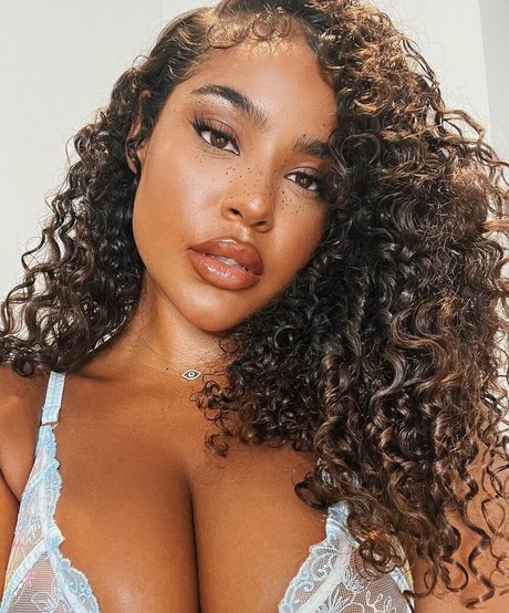 Malaika Terry model nude images