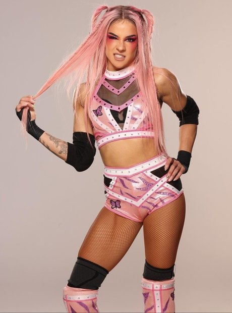 Dakota Kai nude model photos