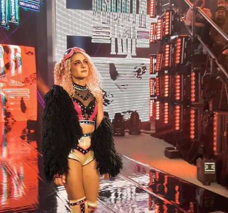 Dakota Kai star images