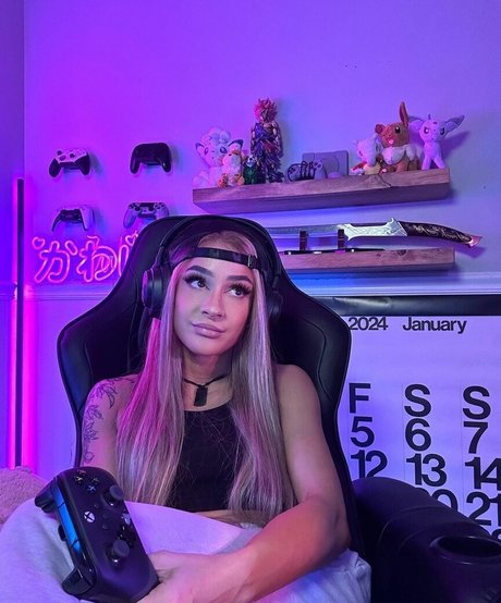 busty mom onlyfans hot naked image