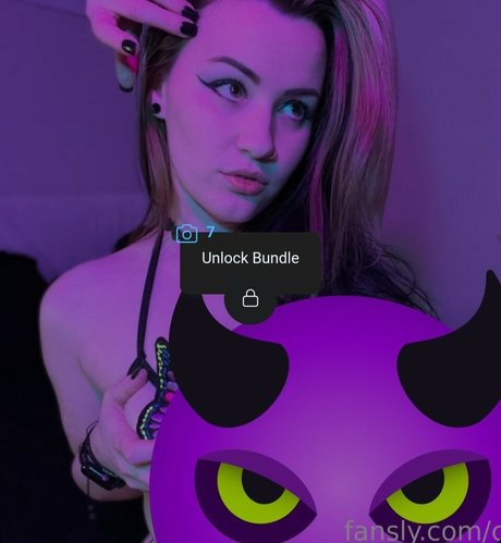 ConcealedBones hot actress img