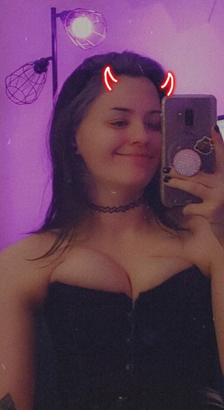 ConcealedBones nude model img