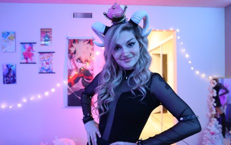 Busy B ASMR nude pornstar archive