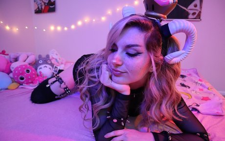 Busy B ASMR star high quality photo