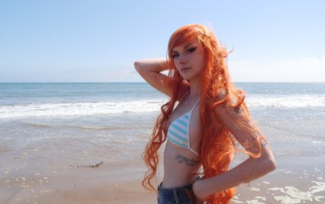 lesbian kissing onlyfans art xxx img