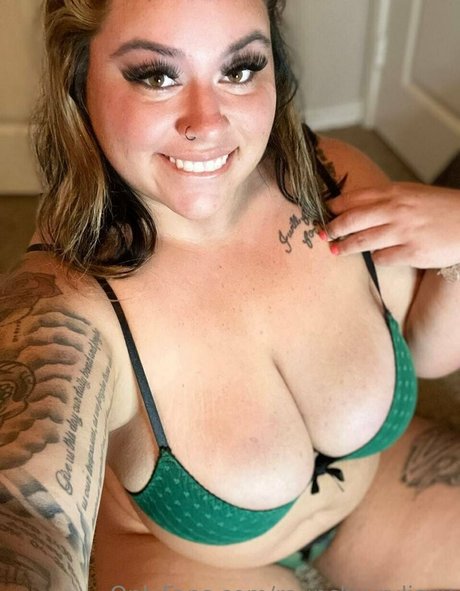 raunchy ryliexx naked model photo