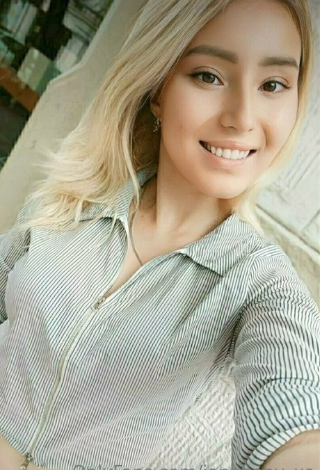 asian cheerleader onlyfans sexy nudes photos