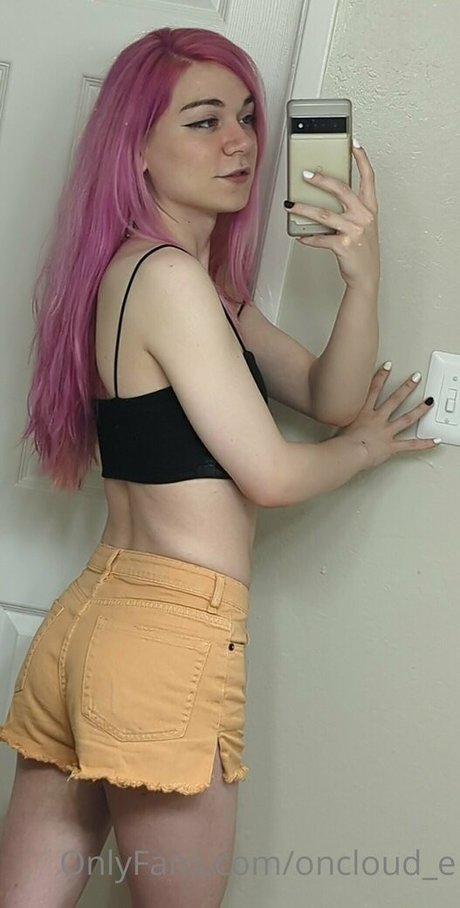 oncloud e nude actress picture