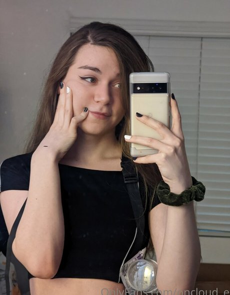 oncloud e hot actress archive