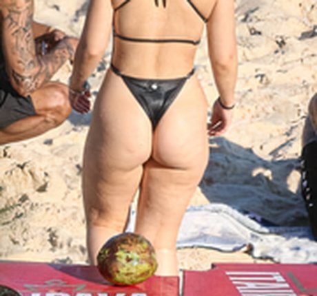 Melissa Mel Maia model erotic images