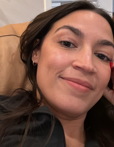 Alexandria Ocasio Cortez star perfect pic