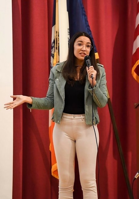 Alexandria Ocasio Cortez star hd images