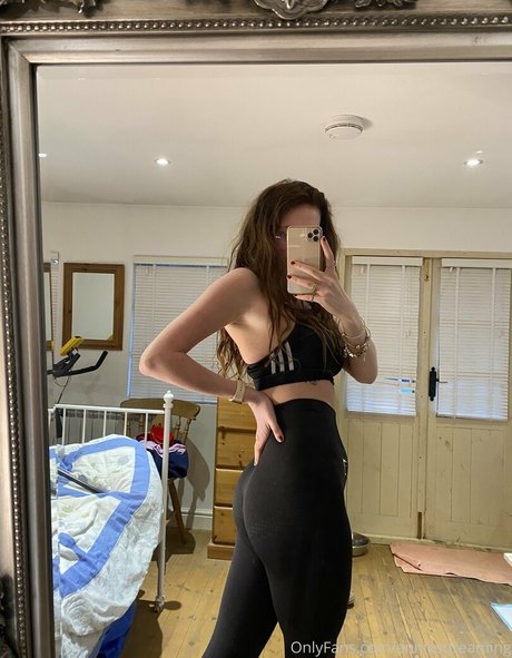 annieecharlottefree Quick model image