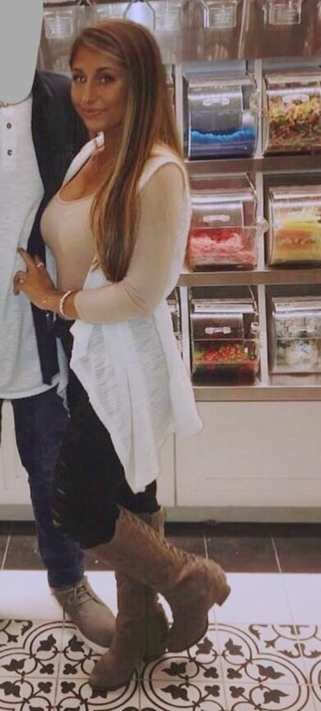 Julia Olivia xxx model photo