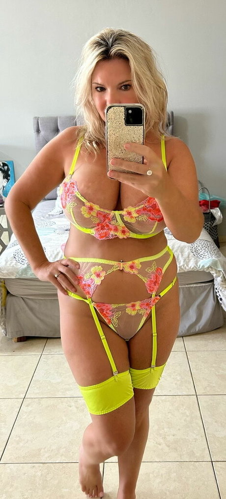 Kayla Kiwi pretty pornstar photos