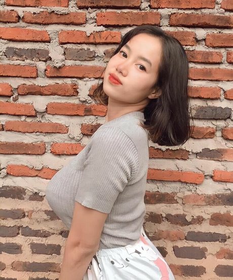 Elvara Caliva pornstar photos