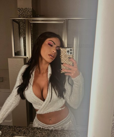 Duda Castro nude model images