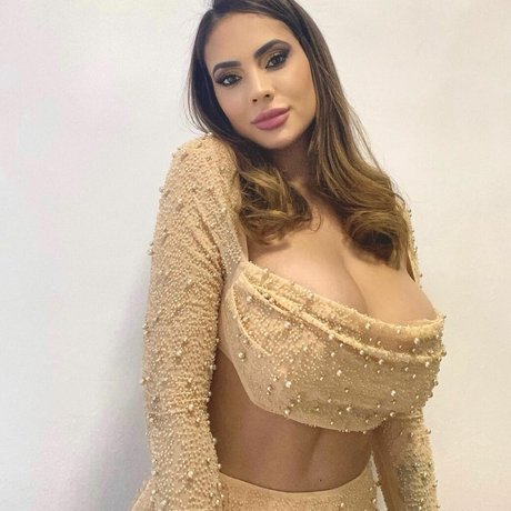 Sannatorr model beautiful galleries