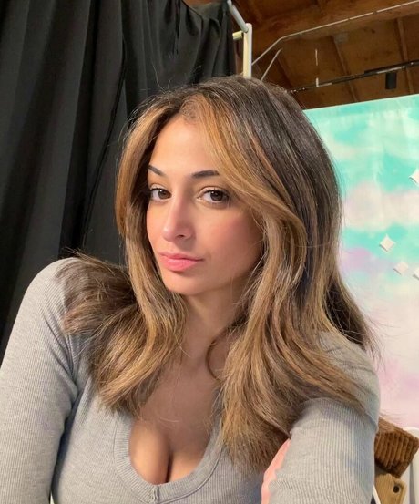 Lena Ayad adult model pic