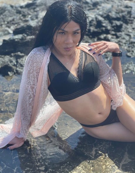 ts lilyuw88 pornstar photo