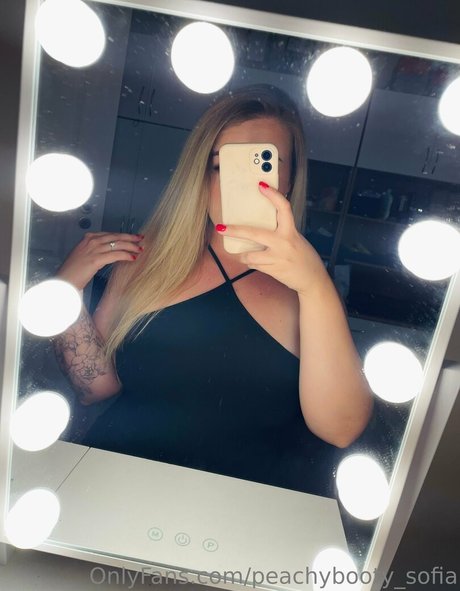 peachybooty sofia model pretty photo